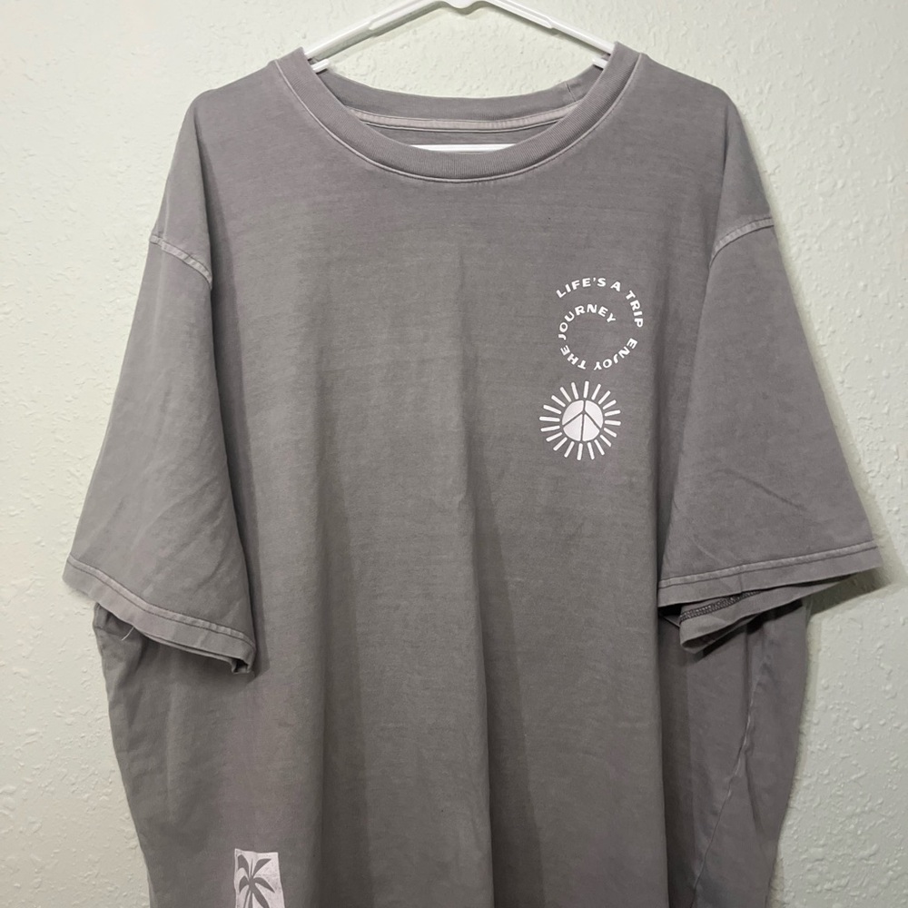 Old Navy Gray Graphic Tee - Men's Short Sleeve